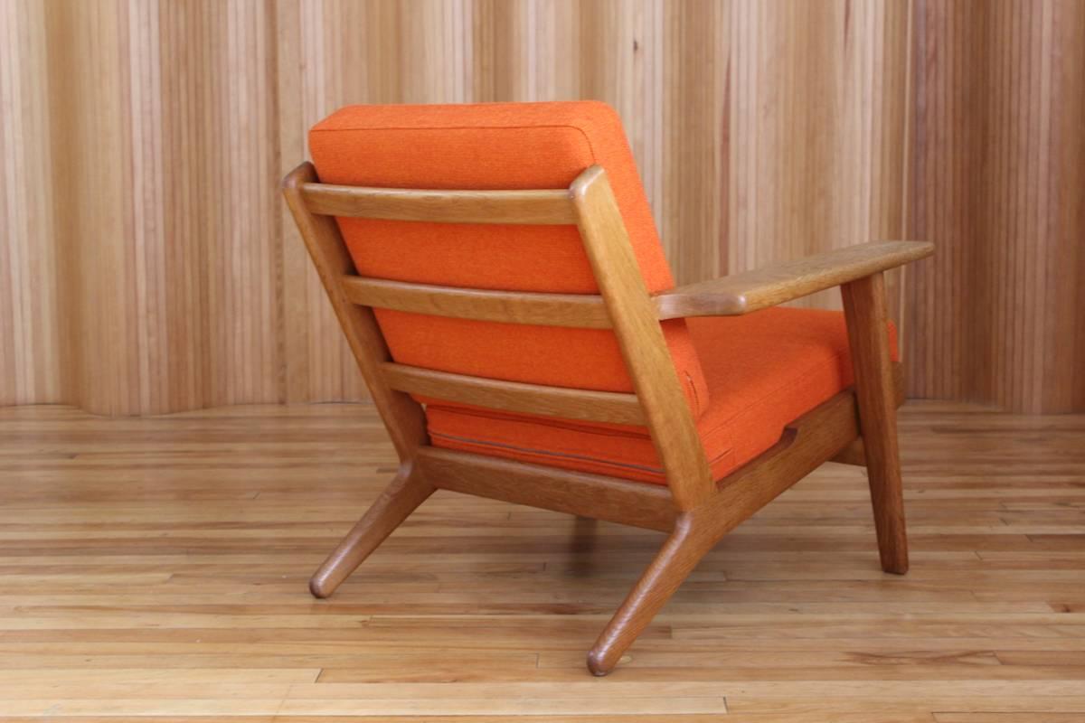 Danish Hans Wegner Oak Lounge Chair Model GE-290 GETAMA, Denmark For Sale