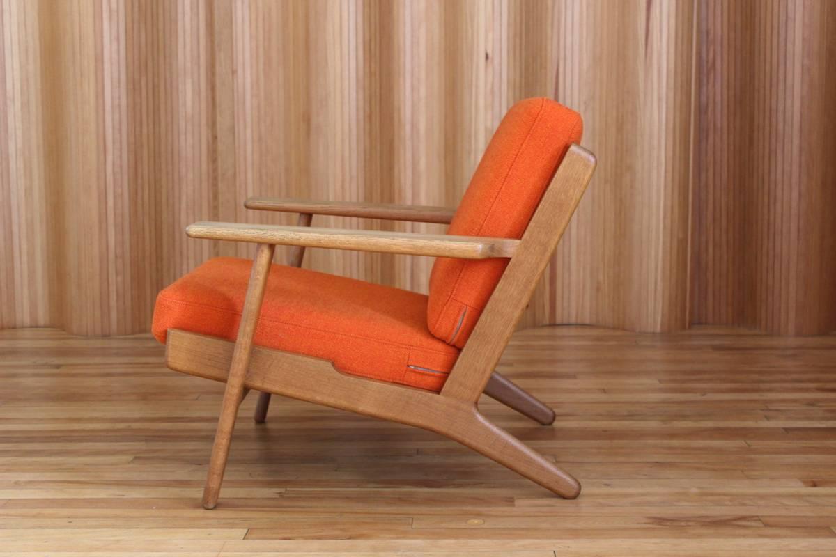 20th Century Hans Wegner Oak Lounge Chair Model GE-290 GETAMA, Denmark For Sale