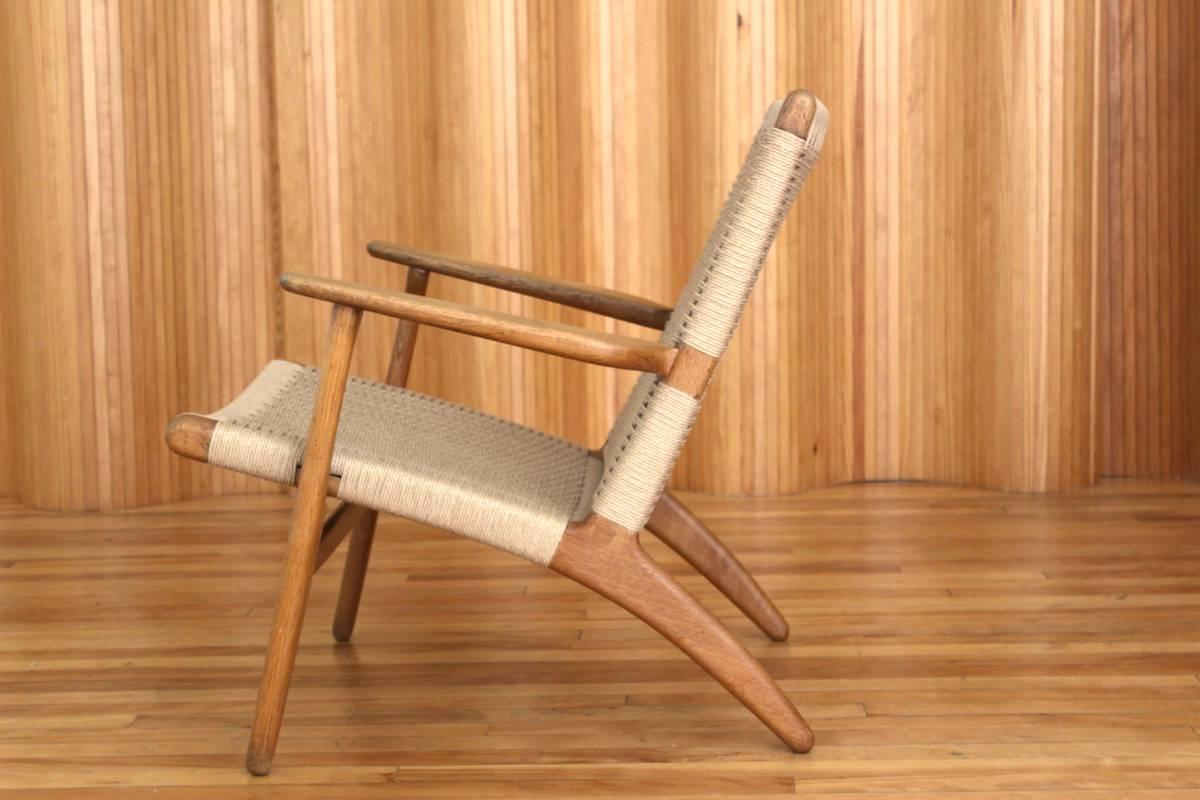 Hans Wegner Oak Lounge Chair Model CH25 Carl Hansen and Son, Denmark In Excellent Condition For Sale In Edinburgh, GB