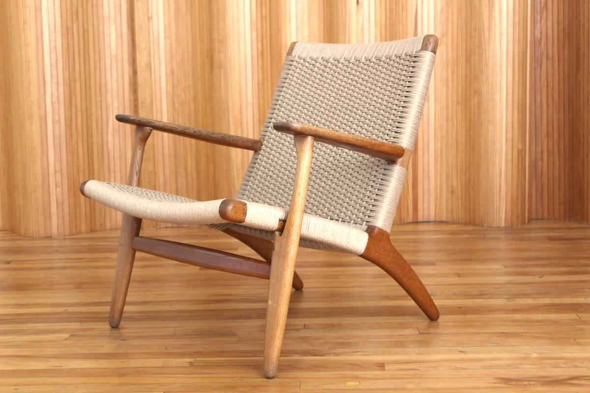 20th Century Hans Wegner Oak Lounge Chair Model CH25 Carl Hansen and Son, Denmark For Sale