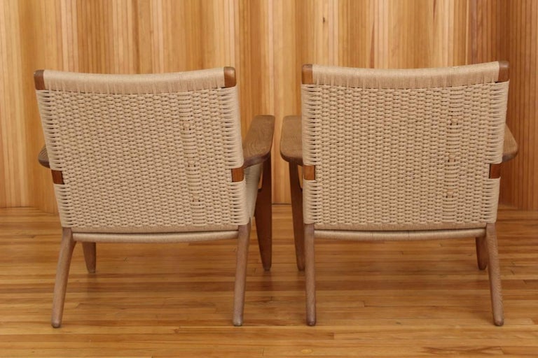 Danish Pair of Hans Wegner Oak Lounge Chairs Model CH25 Carl Hansen and Son, Denmark For Sale