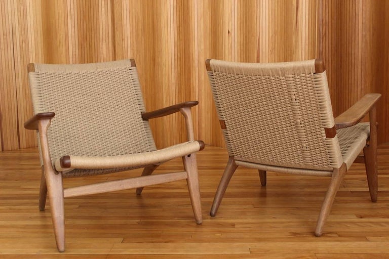 Pair of Hans Wegner Oak Lounge Chairs Model CH25 Carl Hansen and Son, Denmark In Excellent Condition For Sale In Edinburgh, GB