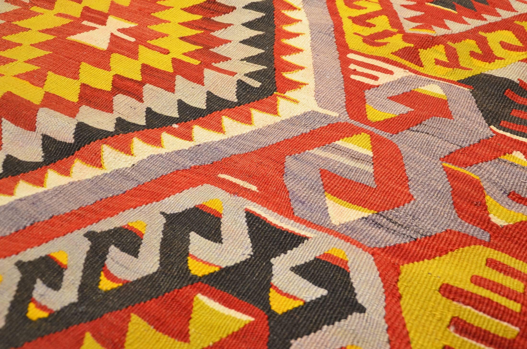 Ancient Kilim of ethnic design elaborated in Turkey, circa 1940.
Tribal design formed by geometric figures, diamonds of various sizes and colors. Design of 