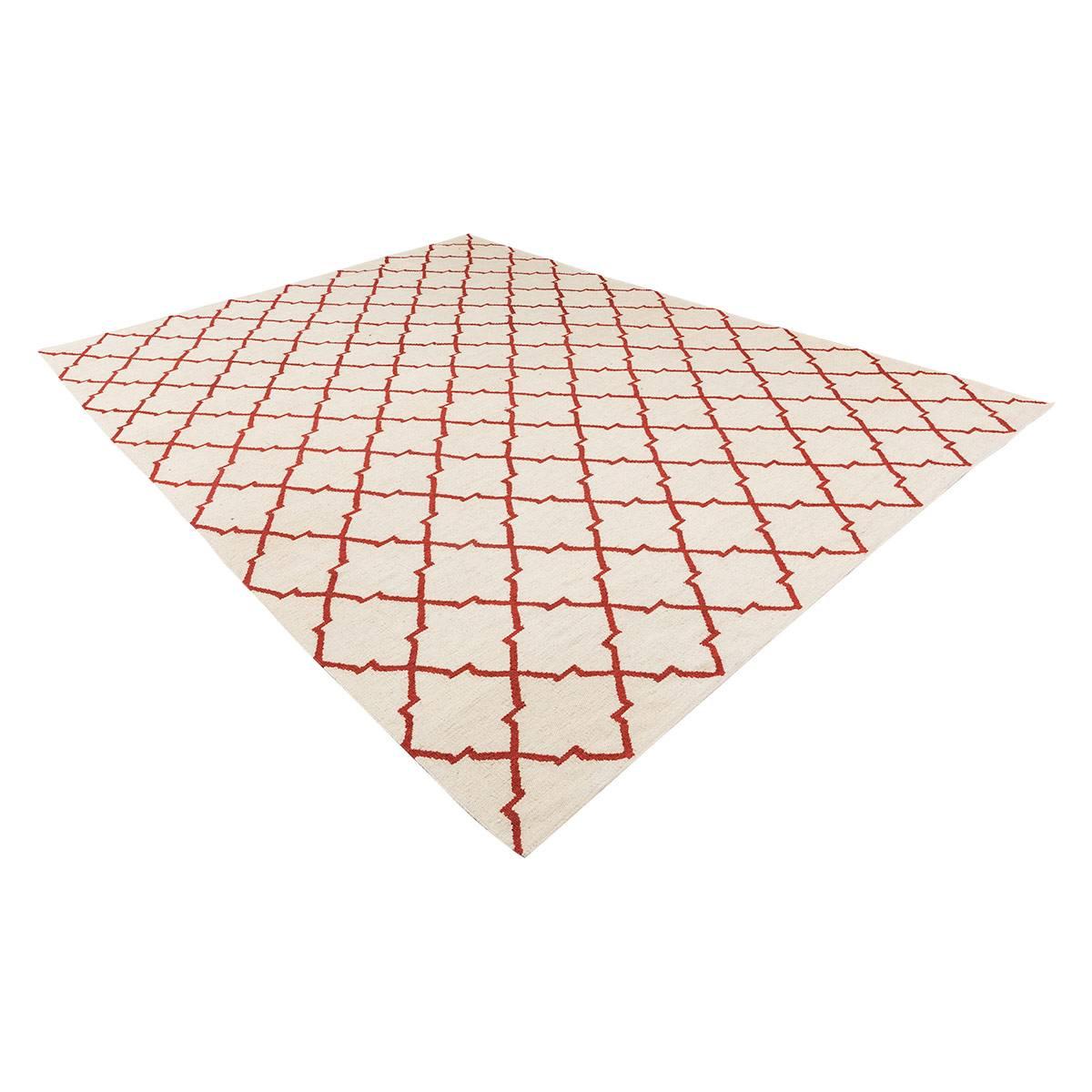 Contemporary kilim handcrafted in the craft workshops that the Zigler firm has in Egypt
- Elaborated manually with aged wool
- Its design is modern and modern. A series of rhombuses in reds on a beige background in various intensity ranges
- Having