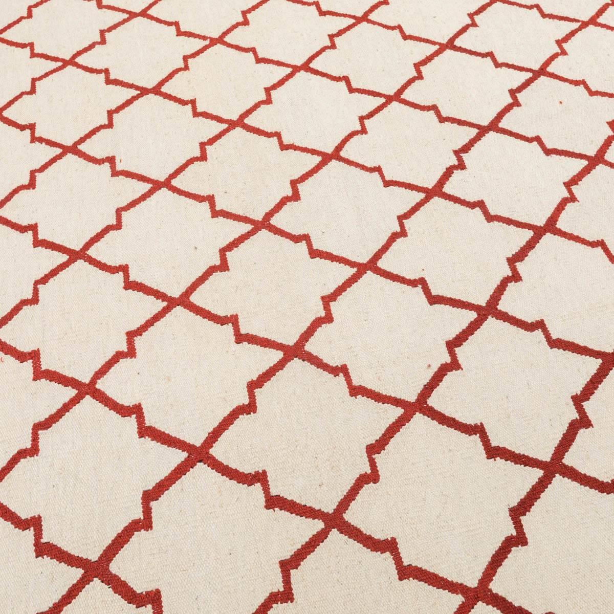 Contemporary Kilim, Geometric Design with Red and Beige Colors In Excellent Condition In MADRID, ES