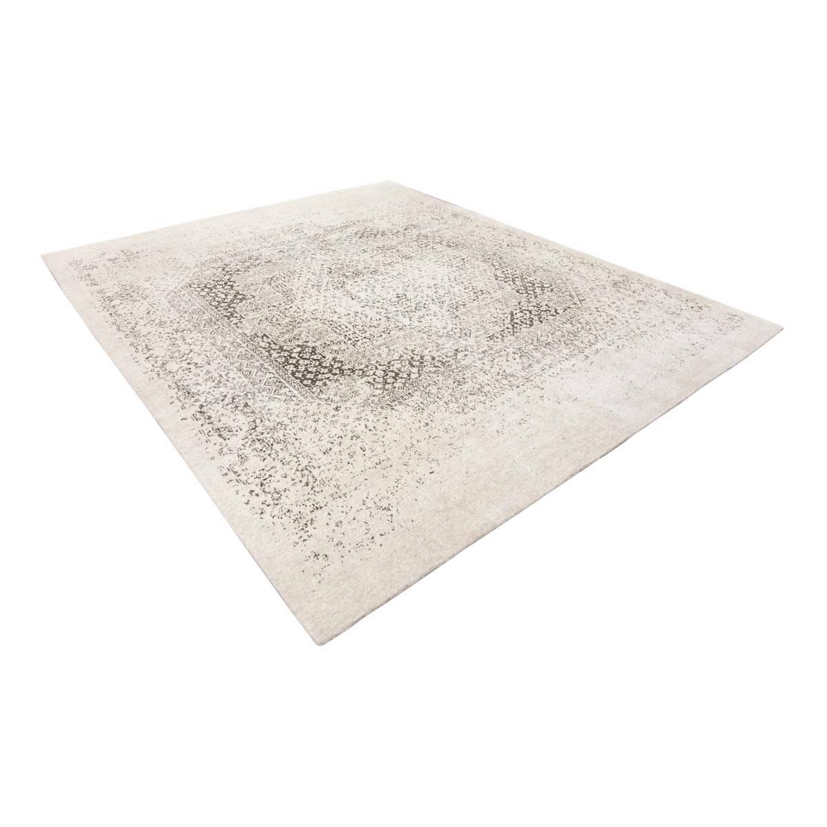Abstract collection rug.
-Design taken from a Persian rug, disrupting the designs. Using white and gray in various intensity ranges.
-To be elaborated by hand its shades are not uniform so combining with fabrics is much easier.
- Its modern