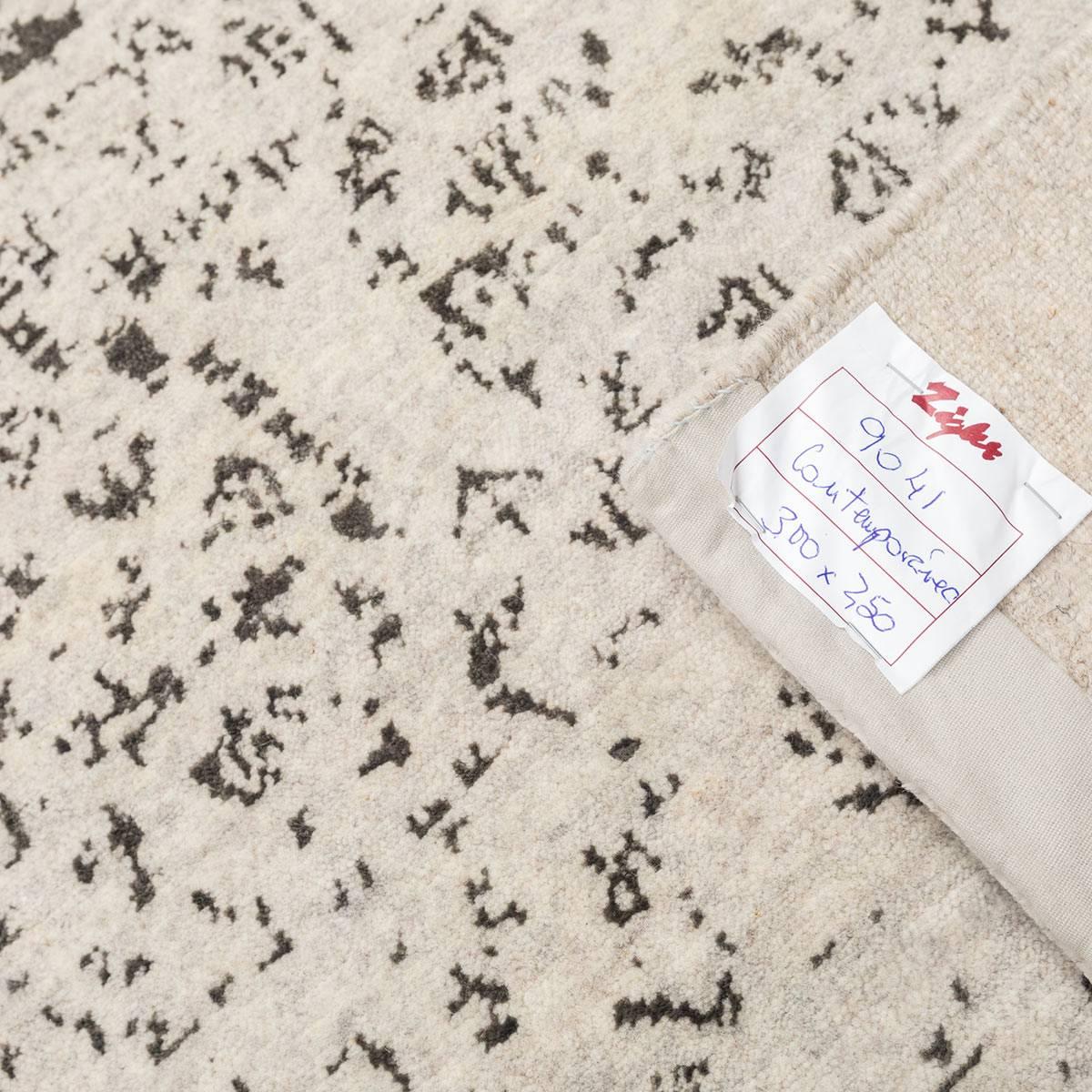 Handmade Contemporary Rug in Silk and Wool Beige Shades 1