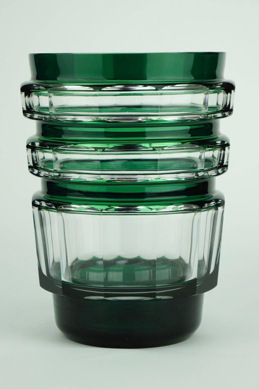Large Art Deco vase in thick glass with flushed green by Joseph Simon (1874-1960) for Val Saint Lambert.

Measures: D base 11 cm., D top 15 cm., H 21.5 cm.