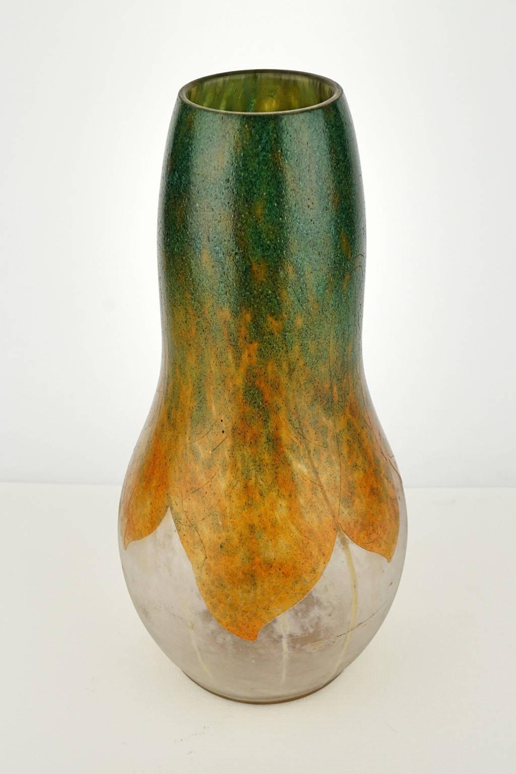 Mid-20th Century French Art Deco Charles Schneider Tobacco Leaves Glass Vase For Sale