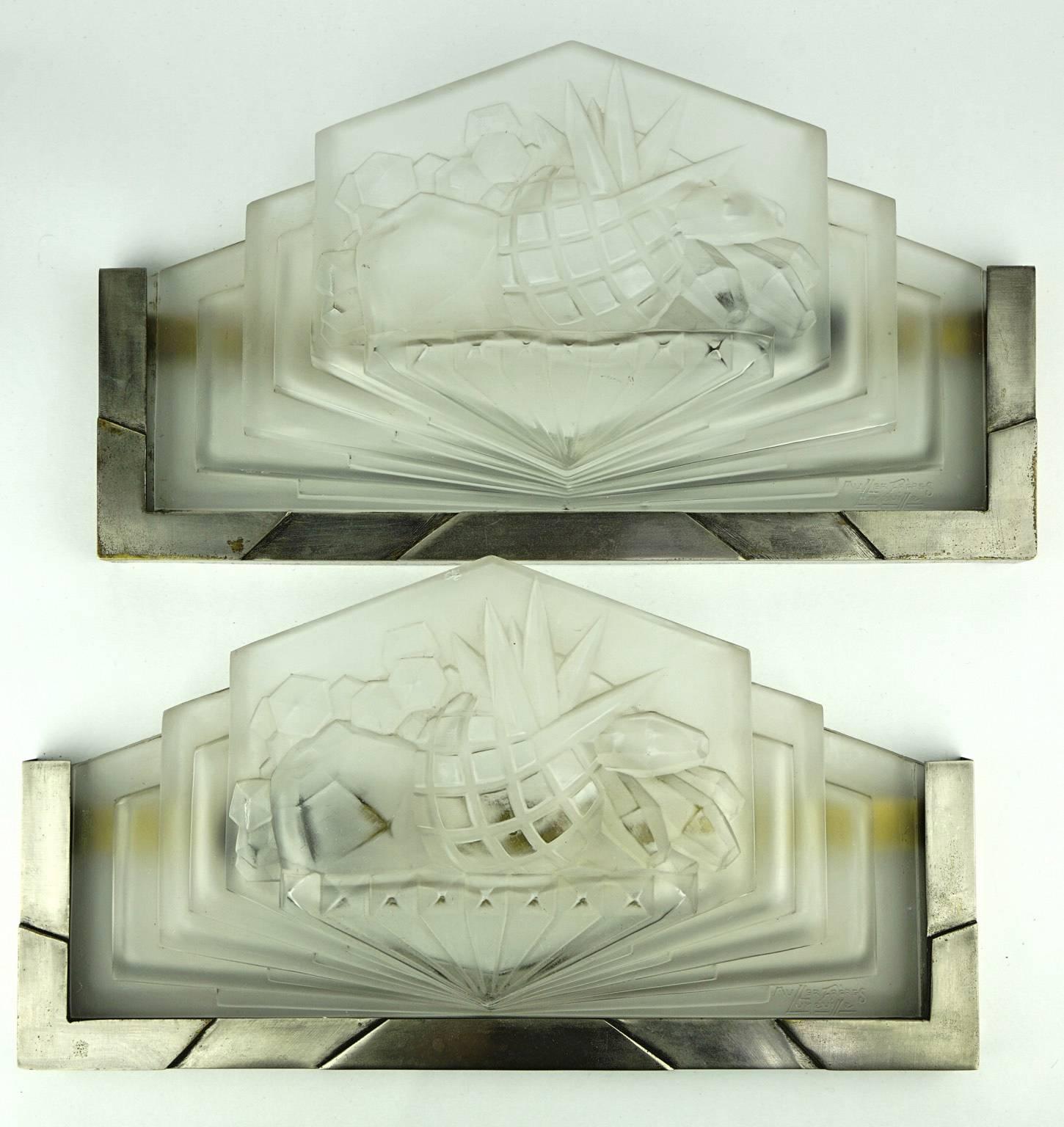 Mid-20th Century Art Deco Muller Freres Wall Sconces with Molded Glass For Sale