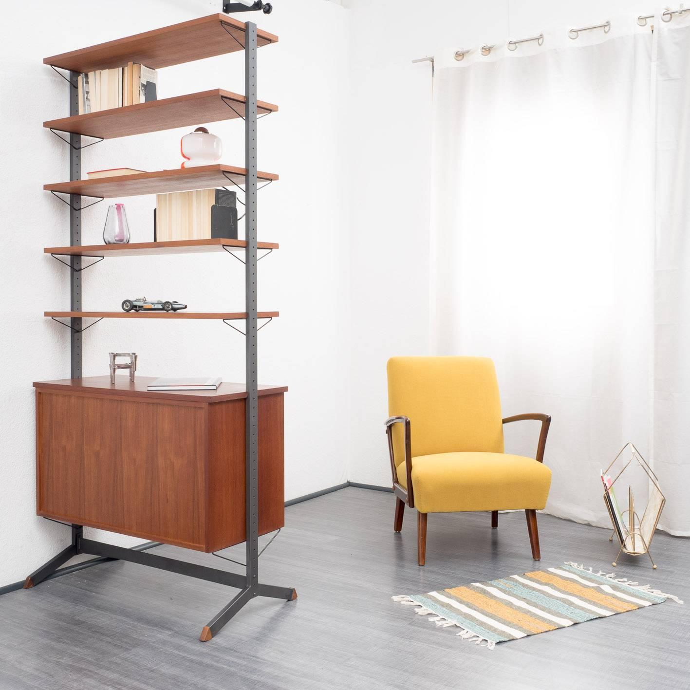 Rare shelf by the Swedish manufacturer Pira, version "Pira".

Modular system with two anthracite-colored metal ladders, five shelves and one container with sliding doors, teak. The shelf is free-standing and can be used as a