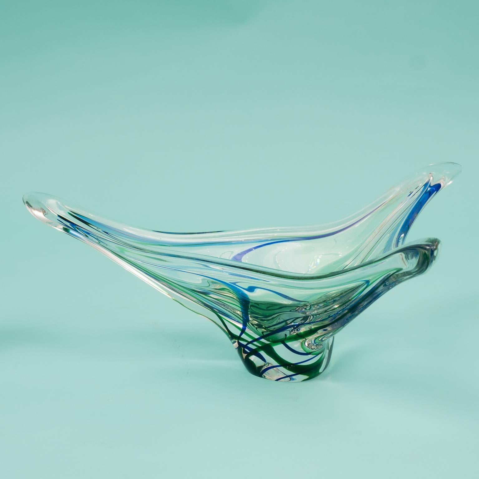 High-quality bowl from the 1960s by Max Verboeket for Kristalunie Maastricht. Smoothed glass with bicolored pattern in blue and green.

Very good condition.