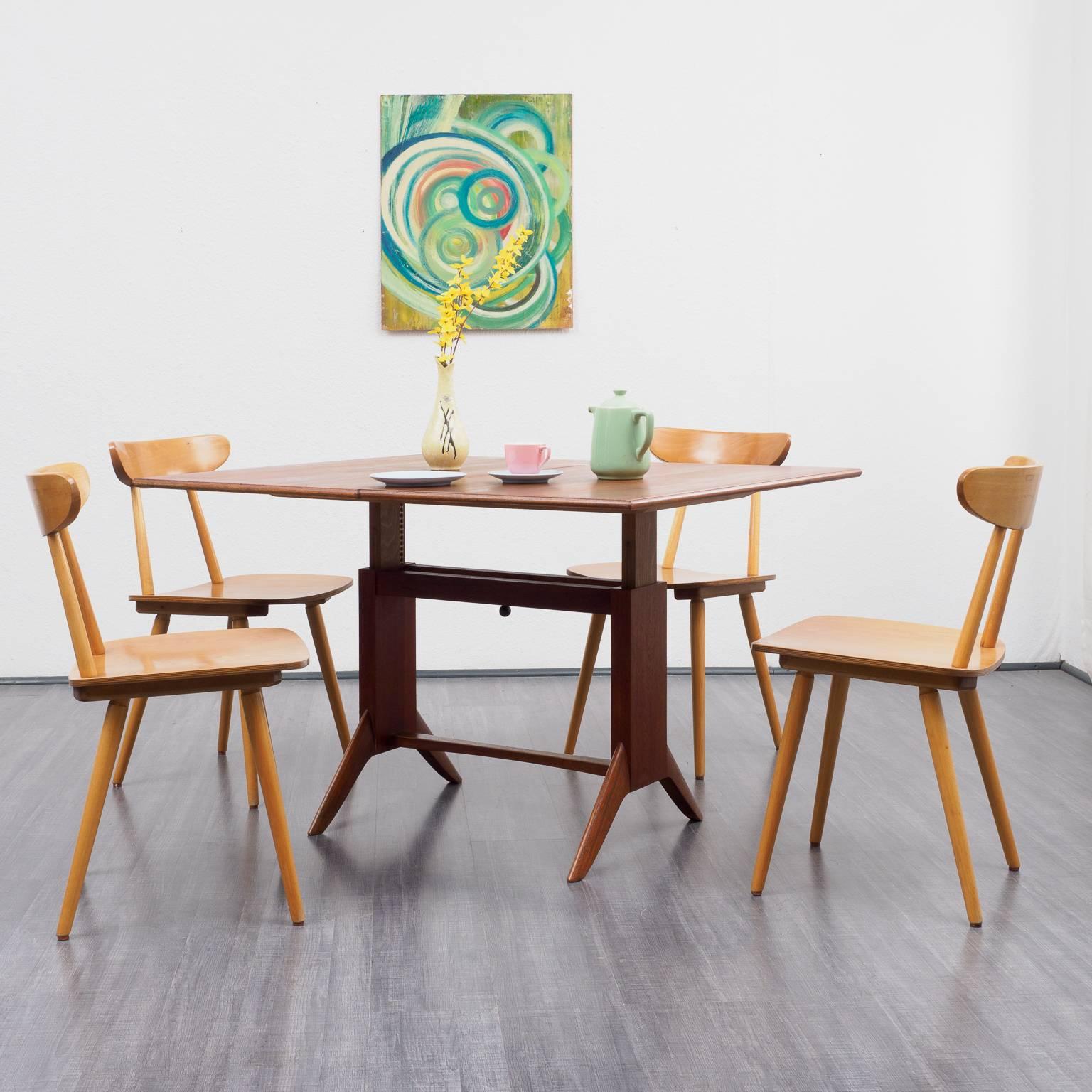 Elegant coffee or dining table from the 1950s by Wilhelm Renz. High-quality workmanship, teak-faced. The table can easily be changed from a coffee table to a dining table with large table top. It is mechanically height-adjustable and has a fold-out