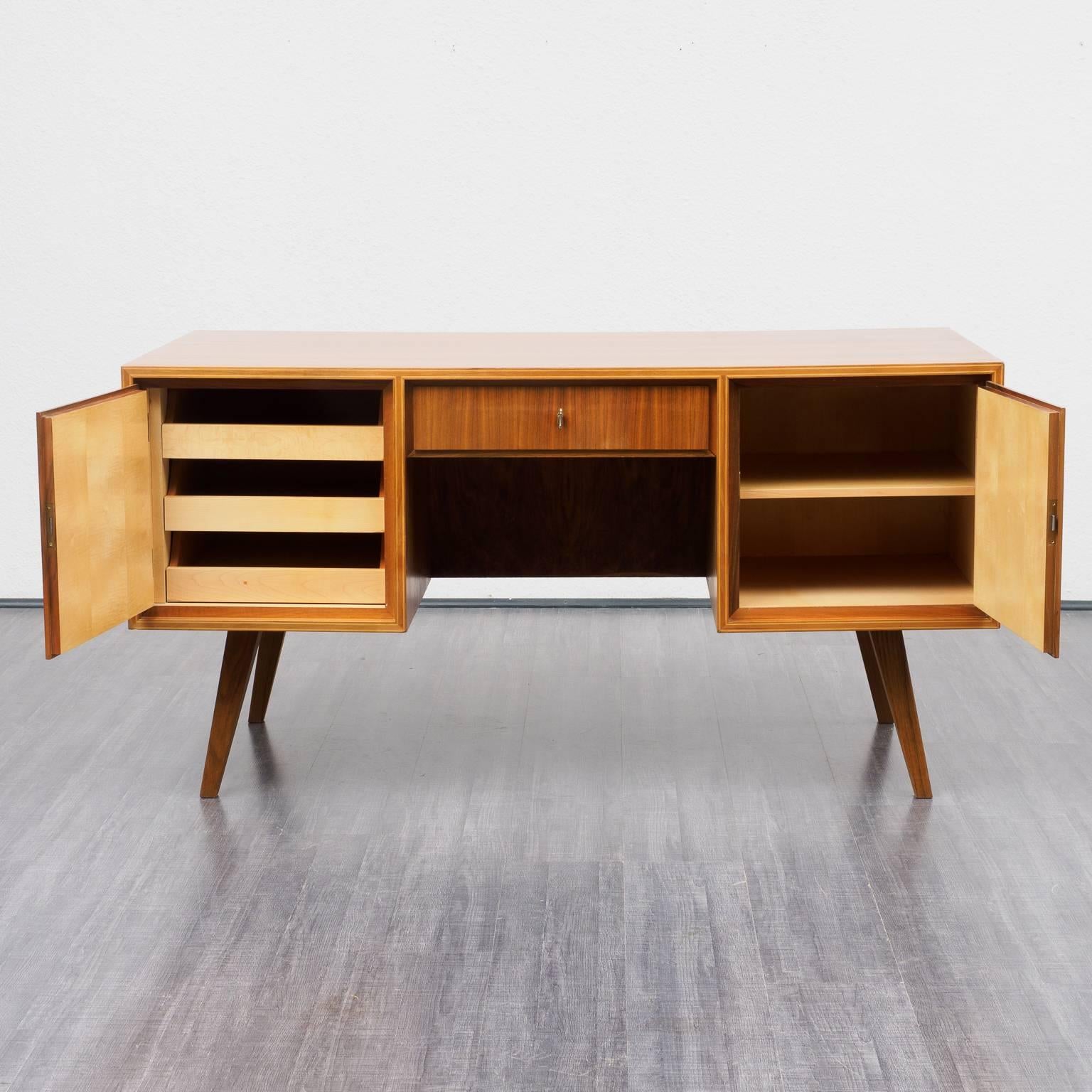 1960s Walnut Desk, Restored In Excellent Condition For Sale In Karlsruhe, DE