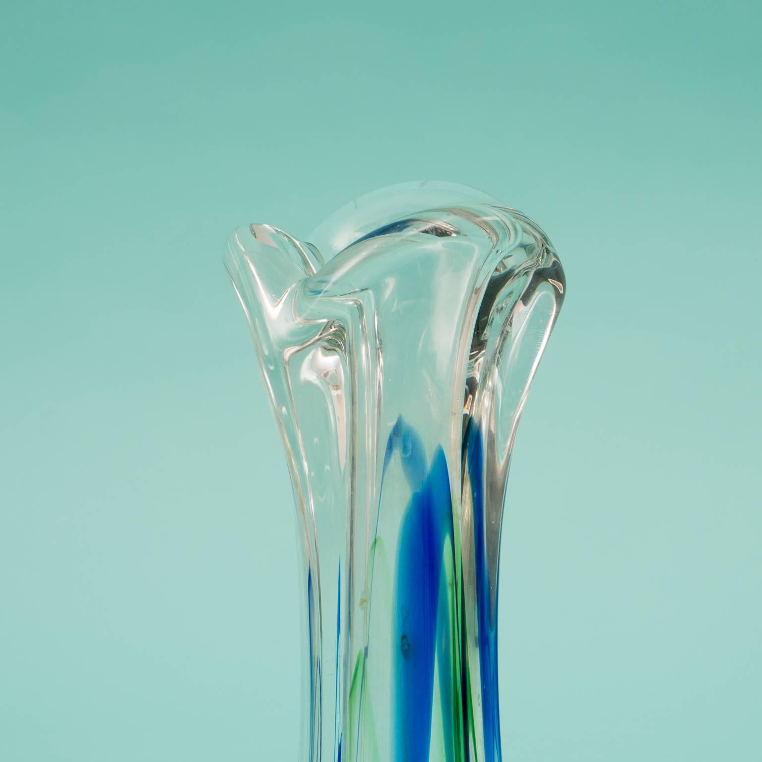Bicolored 1960s Glass Vase by Kristalunie Maastricht In Excellent Condition For Sale In Karlsruhe, DE