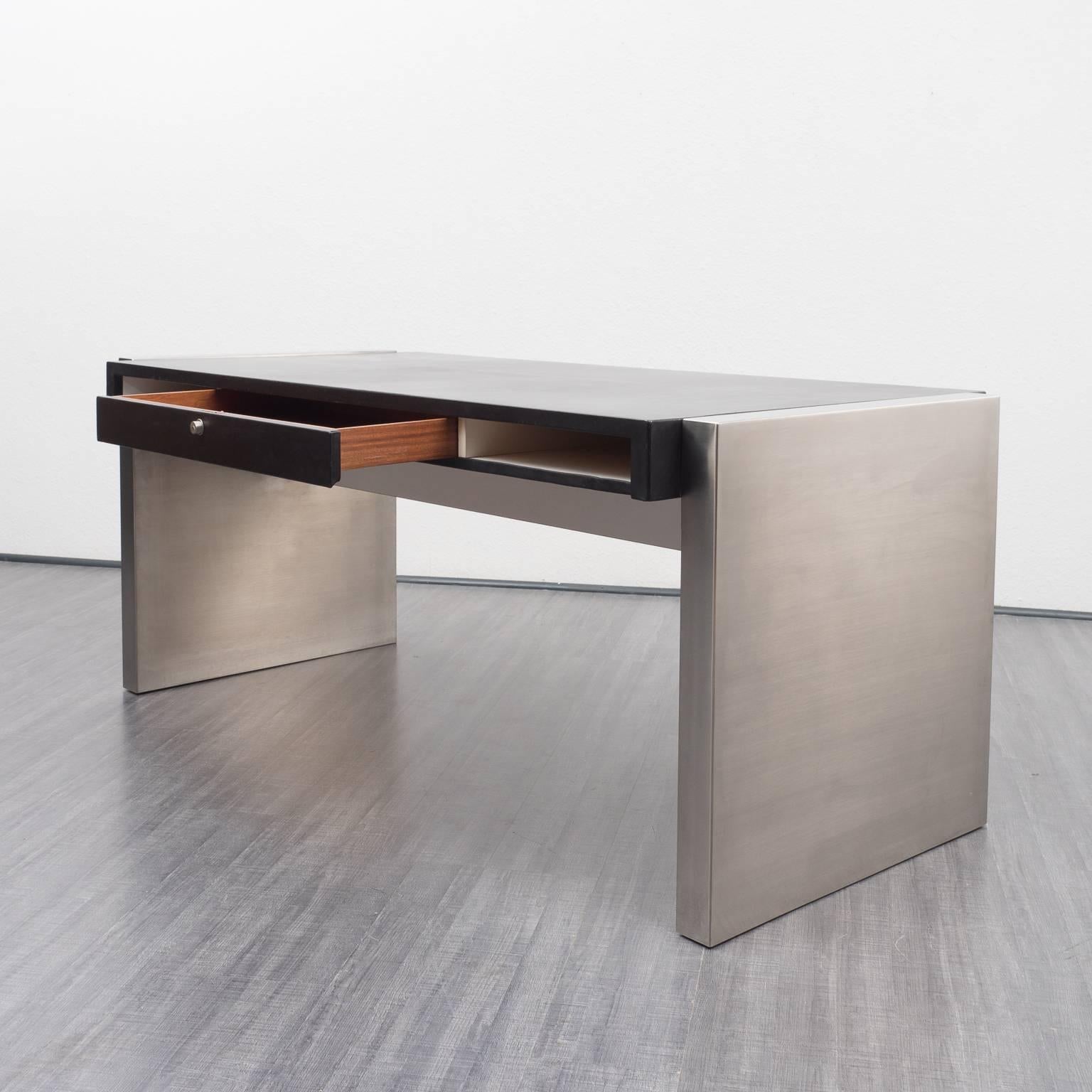 Large 1970s, Executive Desk, High-Grade Steel or Leather In Good Condition In Karlsruhe, DE