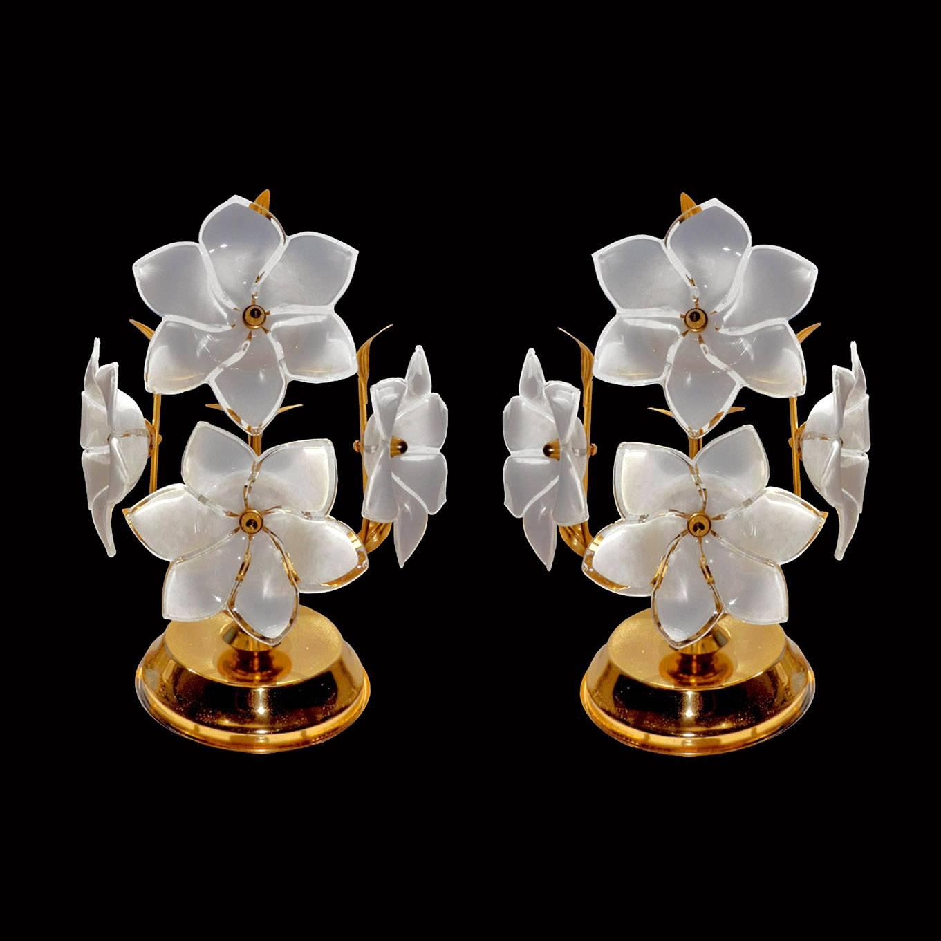 Pair of Italian Venini Murano Era hand blown art glass flowers table lamps/ Mid-Century Modernist/ vintage 1970s
Materials: hand blown glass (white and clear glass) and gold plated metal
Measures:
Height: 12 in /30 cm
Diameter: 9 in /22