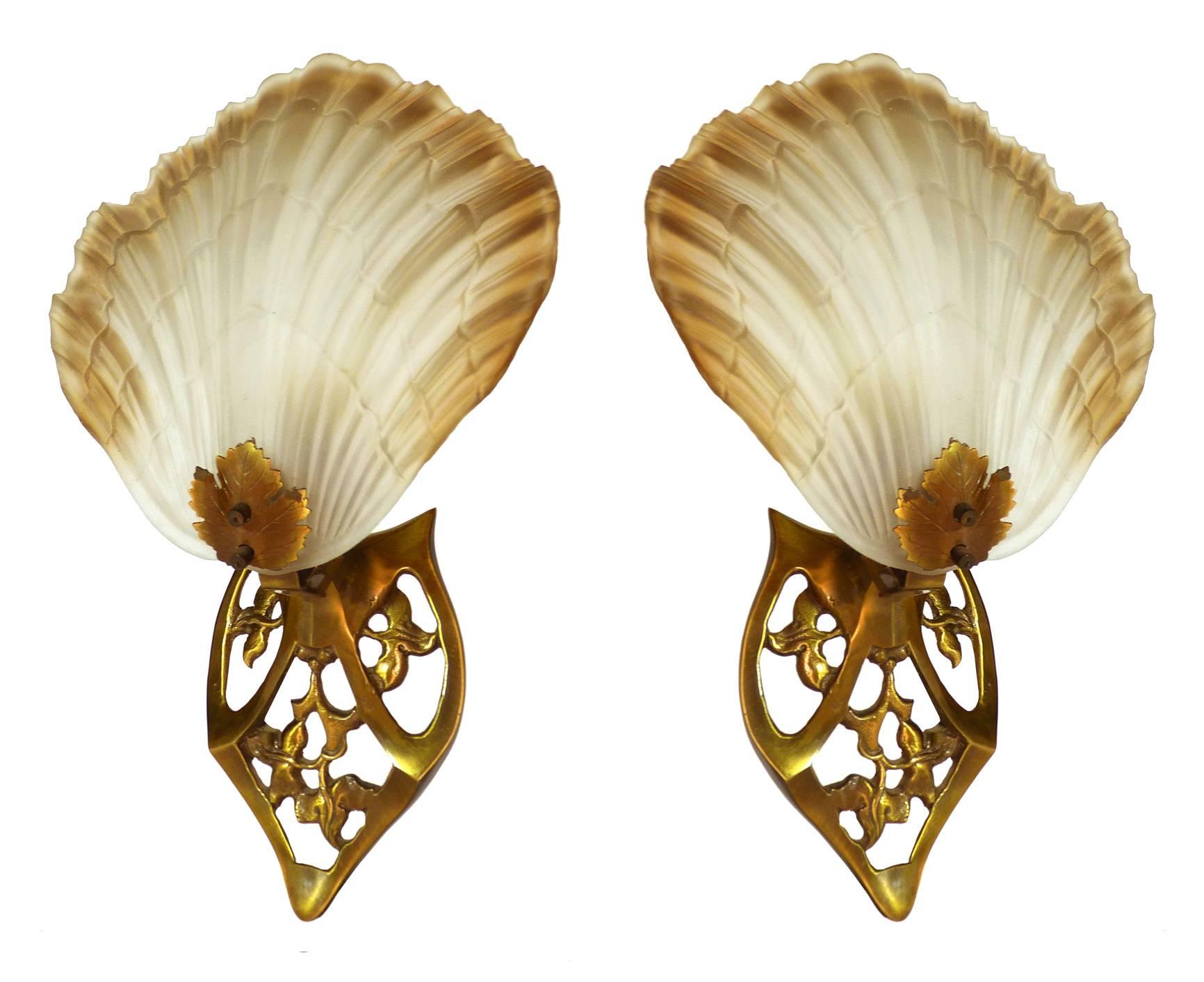 Pair of French Art Nouveau Frosted Glass Lamp Shades & Brass Wall Lights-Sconces In Excellent Condition In Coimbra, PT