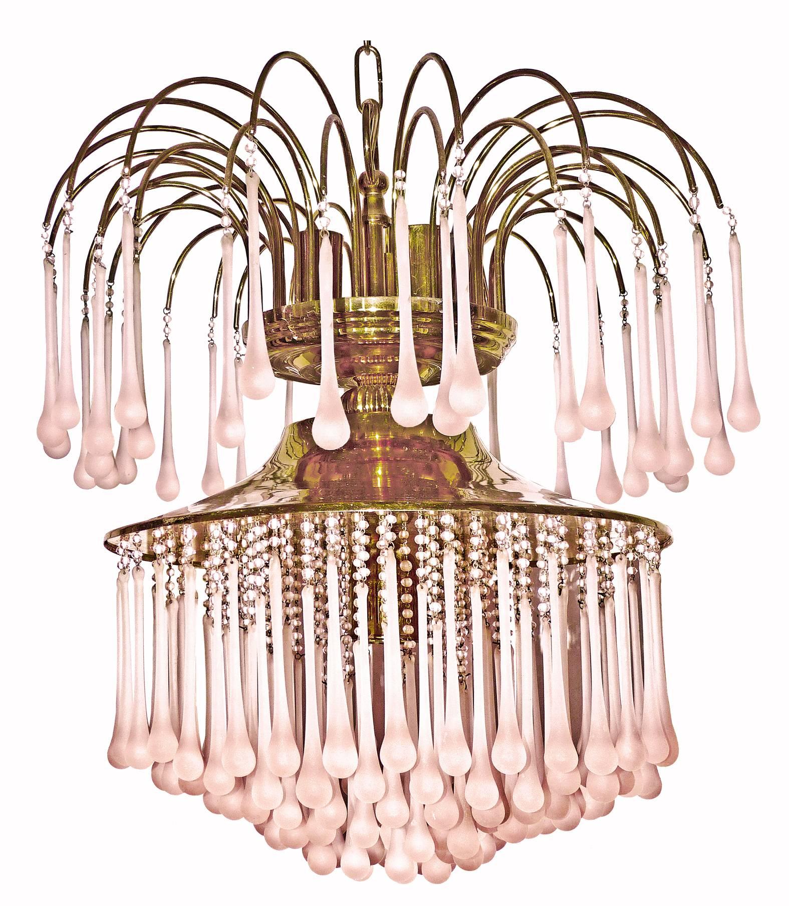 Rare gorgeous midcentury Italian Murano Venini pink fogged crystal teardrop waterfall wedding cake chandelier
24-karat gold plated high quality chandelier
Measures:
Diameter: 40 cm ( 15 in)
Height: 100 cm (75 cm + 25 cm/chain) 40 in(30 in + 10