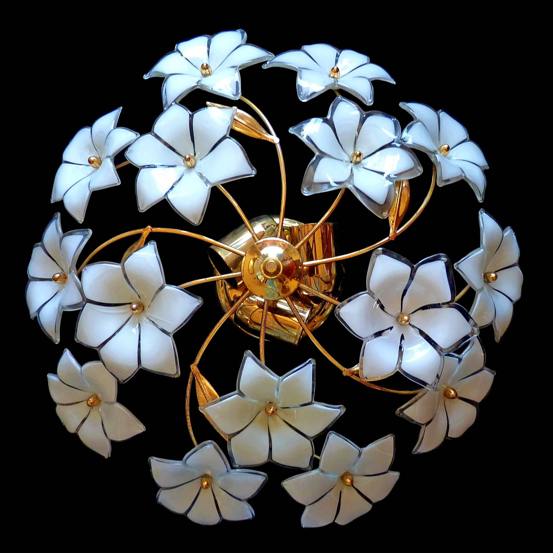 Vintage Italian Murano flower bouquet after Venini art-glass/ handblow white and clear glass flowers and gold-plated brass.
Three light bulbs/ good working condition/ European wiring
Measures: Height: 6