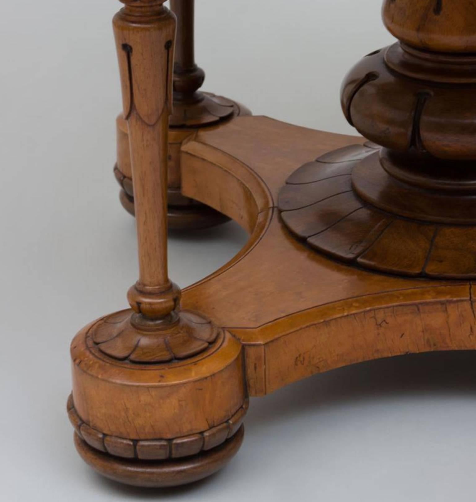 William IV.-Tisch aus geschnitztem Vogelaugenahorn und Rosenholz, englischer Stil (Vereinigtes Königreich (UK)) im Angebot