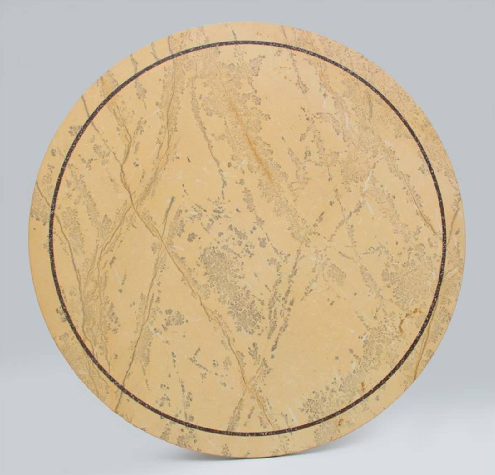 Fina mesa de centro inglesa William IV tallada en arce ojo de pájaro y palisandro Great Britain (UK) en venta