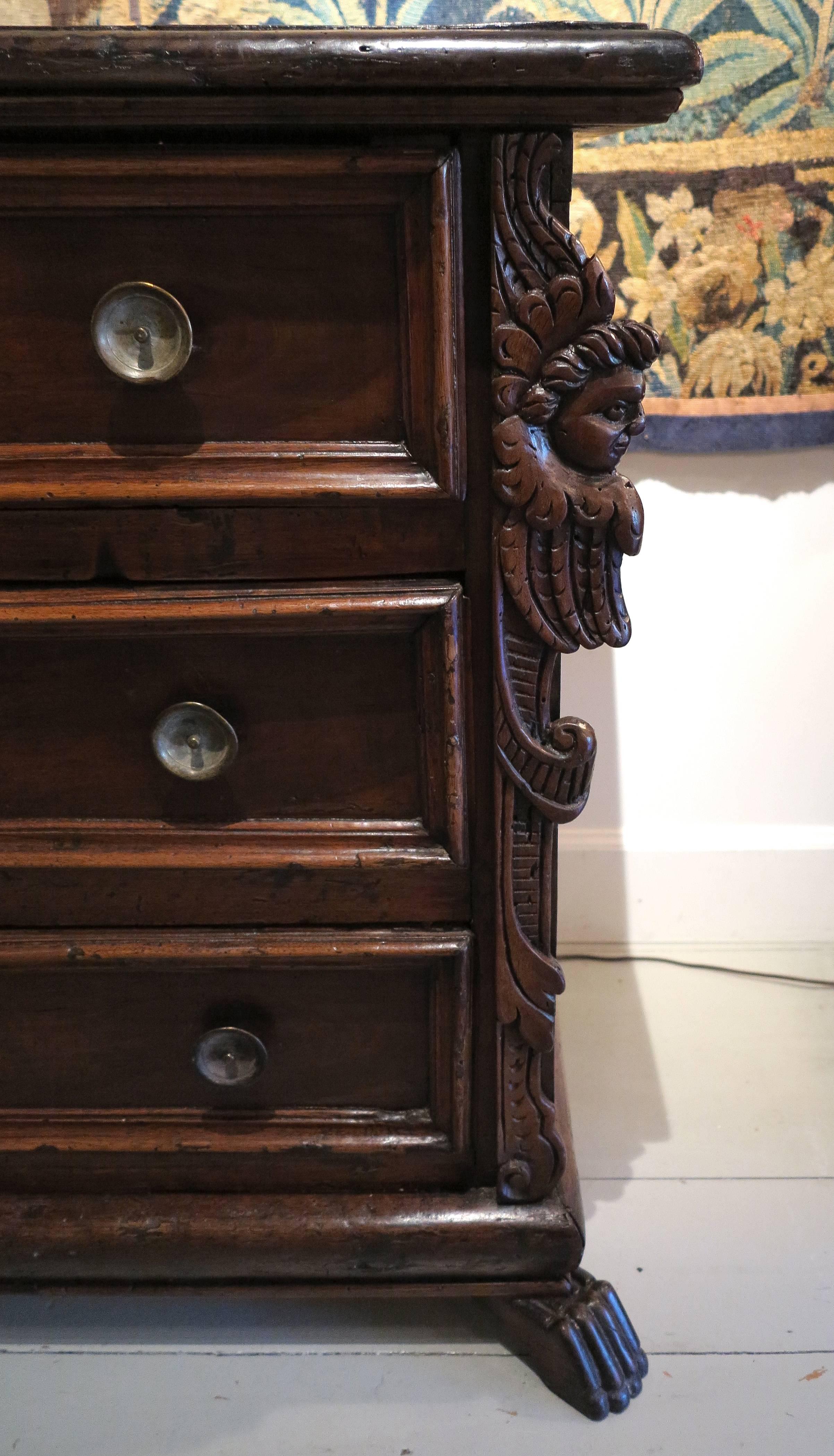 An Italian Baroque walnut 
Three-drawer commode 
17th century

The rectangular molded top above three drawers flanked with carved figures 
on each side resting on a plinth with carved paw feet.

Measures: Height 33 in., width 35 in., depth 17
