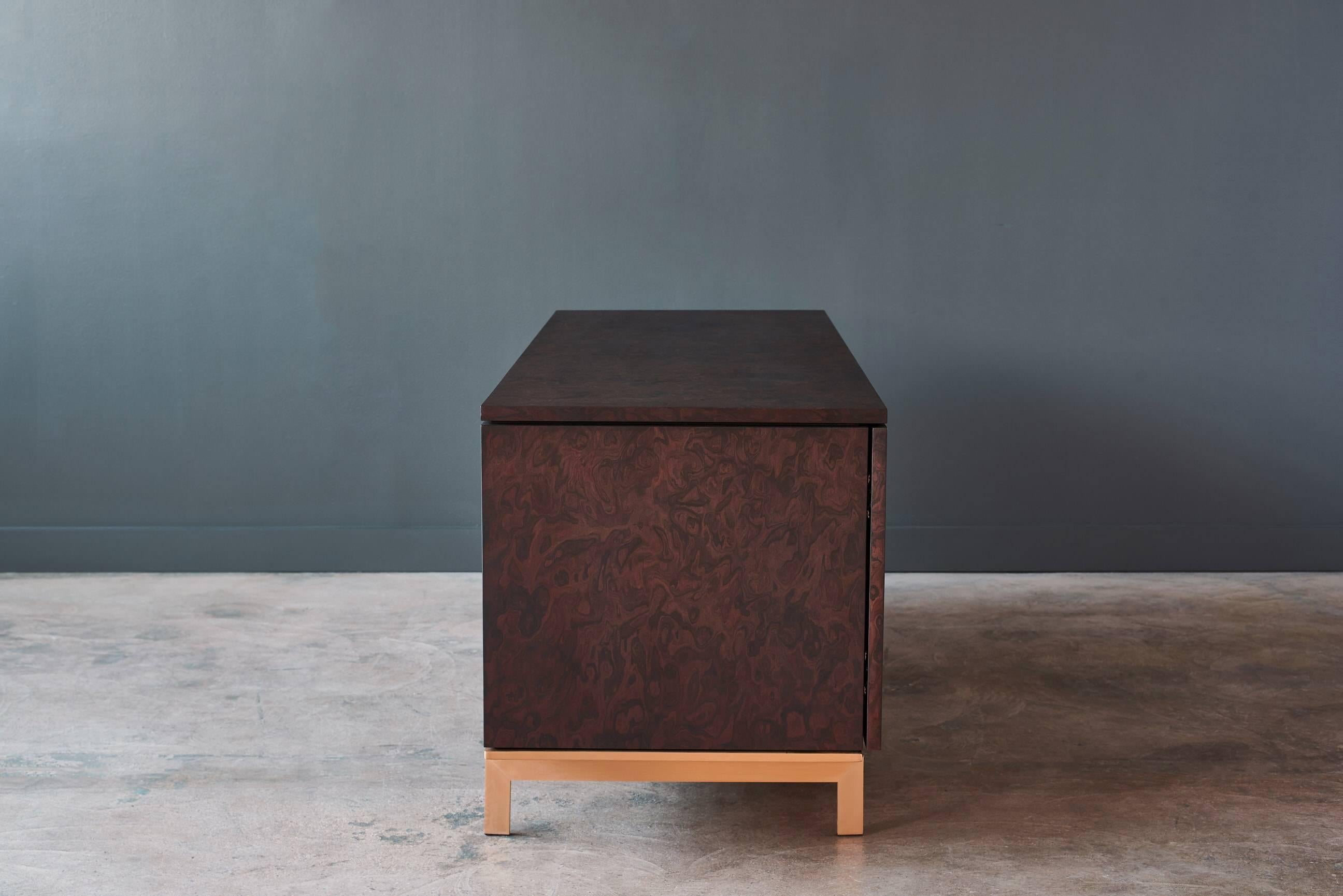 Modern Darin Credenza, cupboard, cabinet in walnut, brass and clear glass For Sale