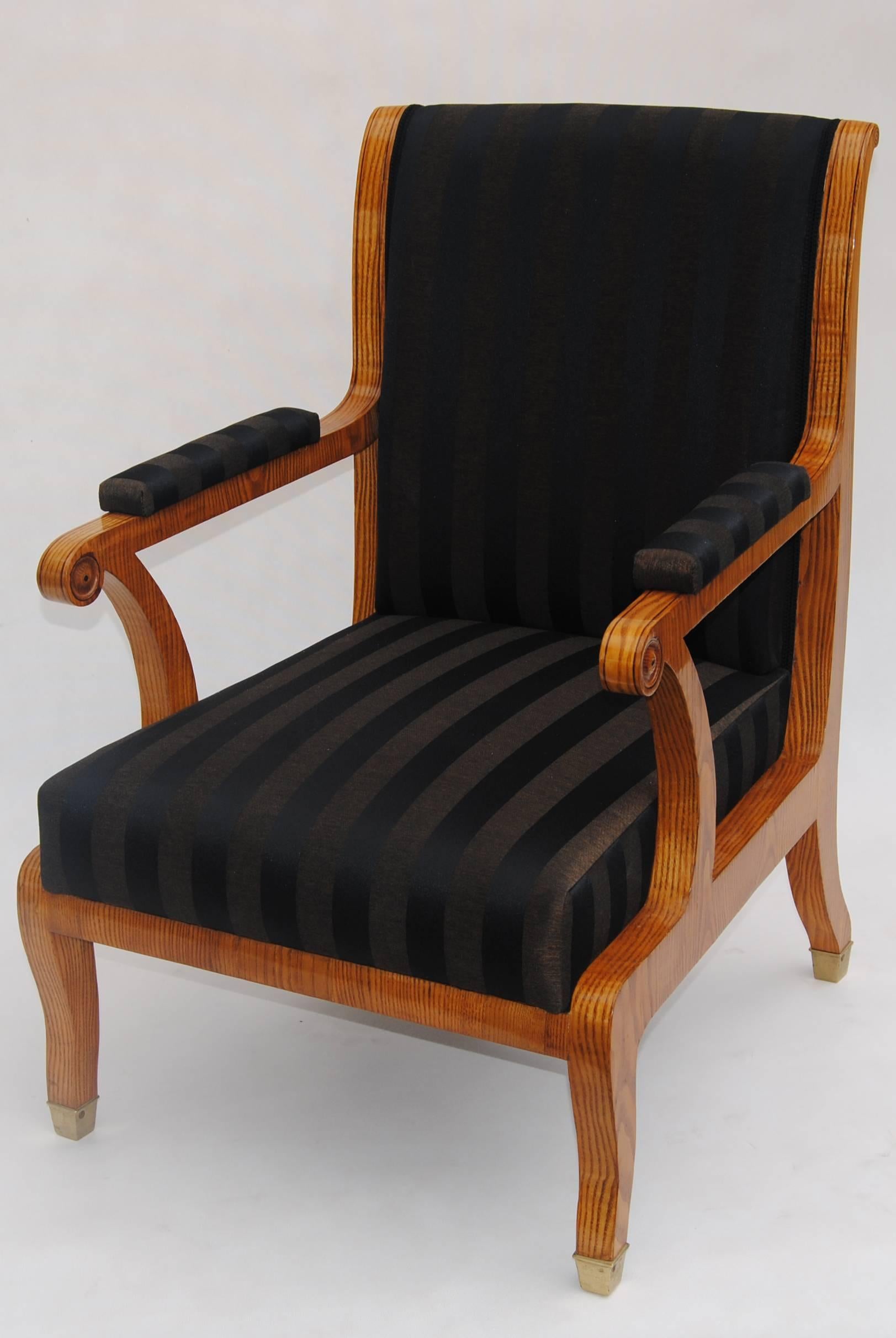 Pair of Biedermeier armchairs.
Ash-tree veneer. 
Shellac polish. 
Completely restored. 
New upholstery.