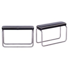 Ein Paar restaurierte Bauhaus-Hocker, verchromter Stahl, italienisches Leder, Tschechien, 1930er Jahre