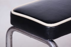 Ein Paar restaurierte Bauhaus-Hocker, verchromter Stahl, italienisches Leder, Tschechien, 1930er Jahre