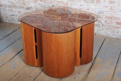 Table gigogne restaurée du milieu du siècle, en chêne et verre fumé, d'origine tchèque, années 1960