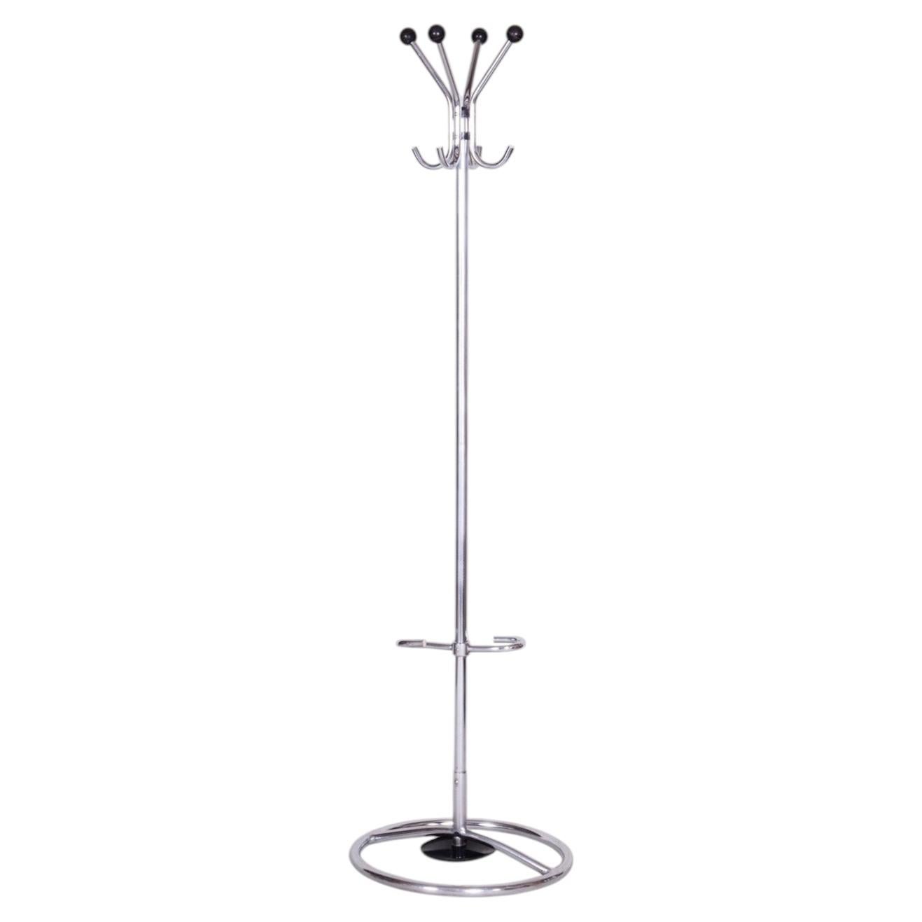 Porte-manteau Bauhaus restauré, par Robert Slezák, acier chromé, République tchèque, années 1930 en vente
