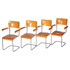 Lot de quatre fauteuils Bauhaus restaurés, de la marque Vichr a Spol., en hêtre, République tchèque, années 1930