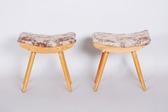 Coppia di sgabelli originali della metà del secolo scorso, in frassino, in ottimo stato, cechi, anni ’60