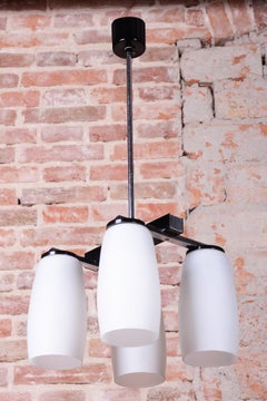 Lampadario d'epoca della metà del secolo, restaurato, di Lidokov, cromato, vetro opalino, Repubblica Ceca, anni '60