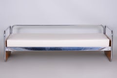 Divano Bauhaus restaurato, di Hynek Gottwald, cromo, rovere, pelle, Repubblica Ceca, anni ’30