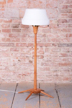 Lampada da terra originale di metà secolo, firmata ÚLUV, in faggio, pulita, Repubblica Ceca, anni '60