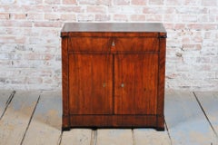 Restaurierter Biedermeier-Schrank „Vertiko“, Fichte, Nussbaumfurnier, Tschechien, 1830er Jahre