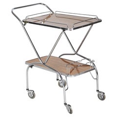 Chariot de service Bauhaus d'origine, acier chromé, imitation bois, Suède, années 1950