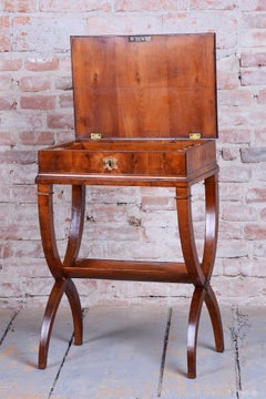 Restaurierter Biedermeier-Nähtisch, von J. Danhauser, Kirschholz, Österreich, 1820er Jahre