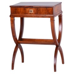 Restaurierter Biedermeier-Nähtisch, von J. Danhauser, Kirschholz, Österreich, 1820er Jahre