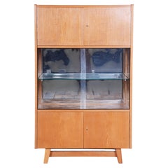 Buffet d'époque « Mid-Century » original, de Krásná Jizba, frêne, miroir, République tchèque, années 1940