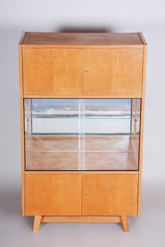 Buffet d'époque « Mid-Century » original, de Krásná Jizba, frêne, miroir, République tchèque, années 1940