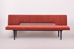 Canapé restauré du milieu du siècle, par Miroslav Navrátil, bois laqué, République tchèque, années 1960