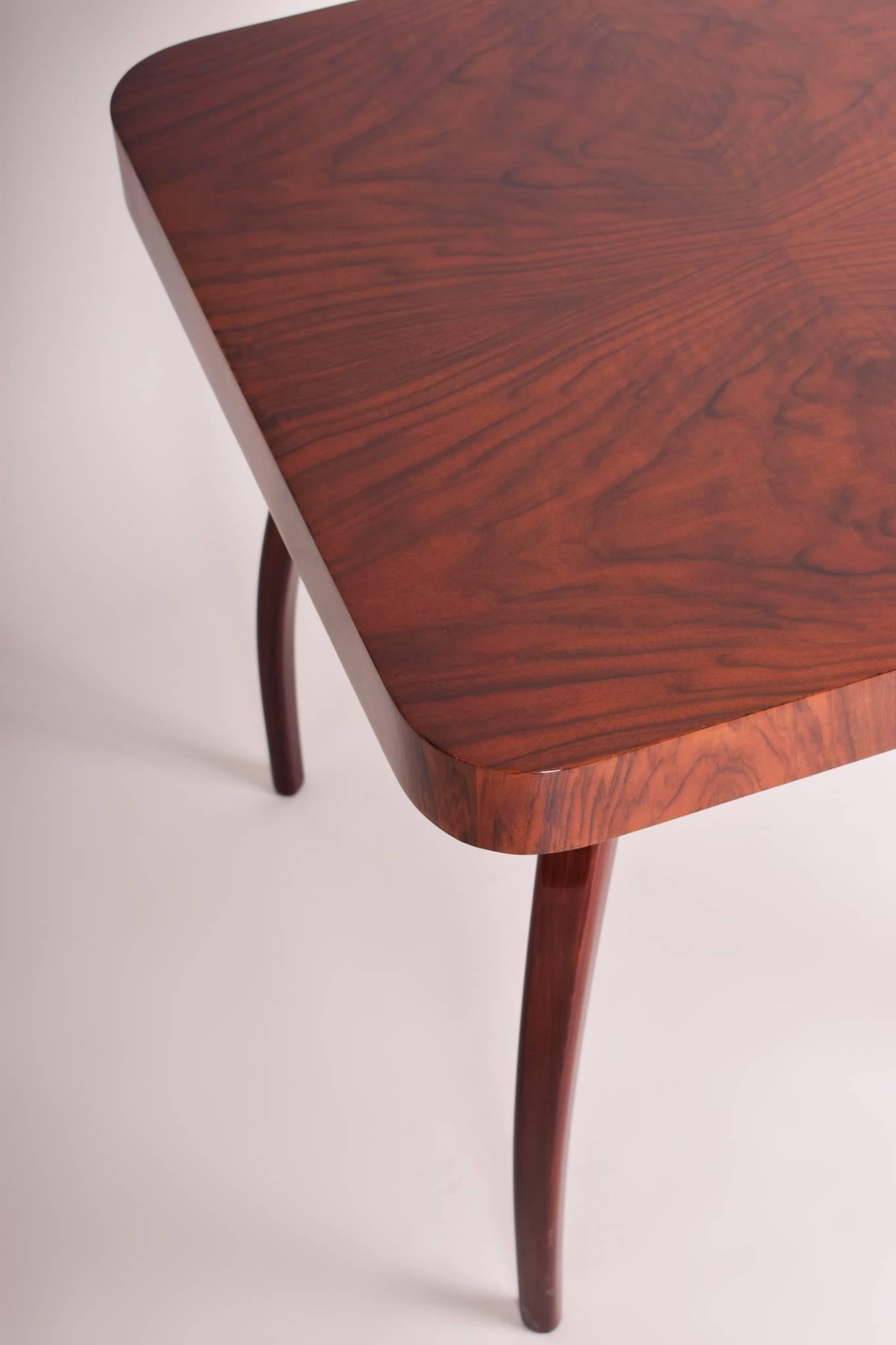 Czech Small table, Walnut, Designer Jindrich Halabala, 1940-1949 