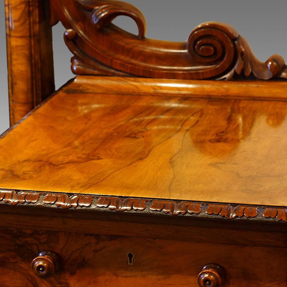 Mid-19th Century Magnificent Victorian Walnut Cheval Dressing Table