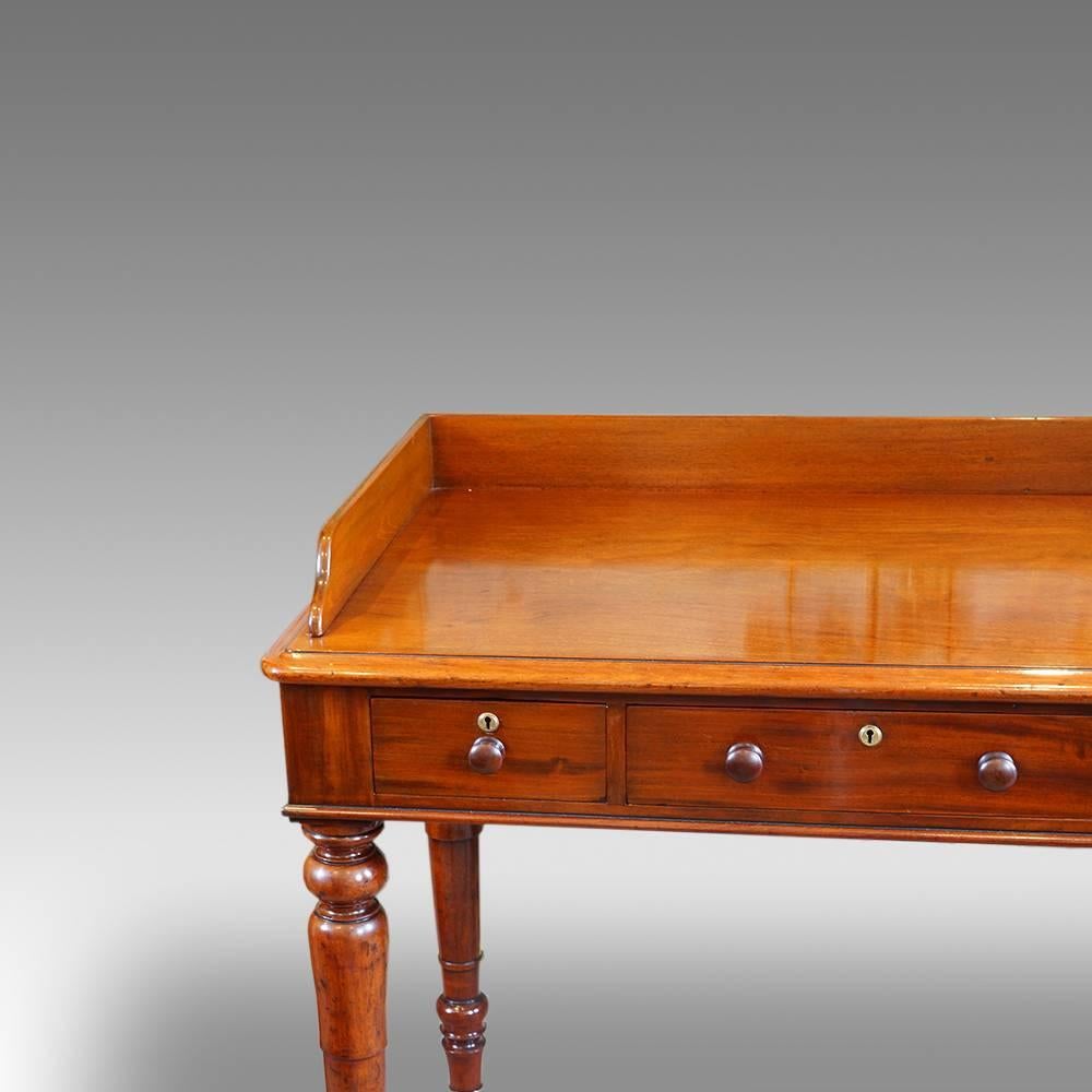 19th Century Mahogany Writing Table In Excellent Condition In Salisbury, Wiltshire