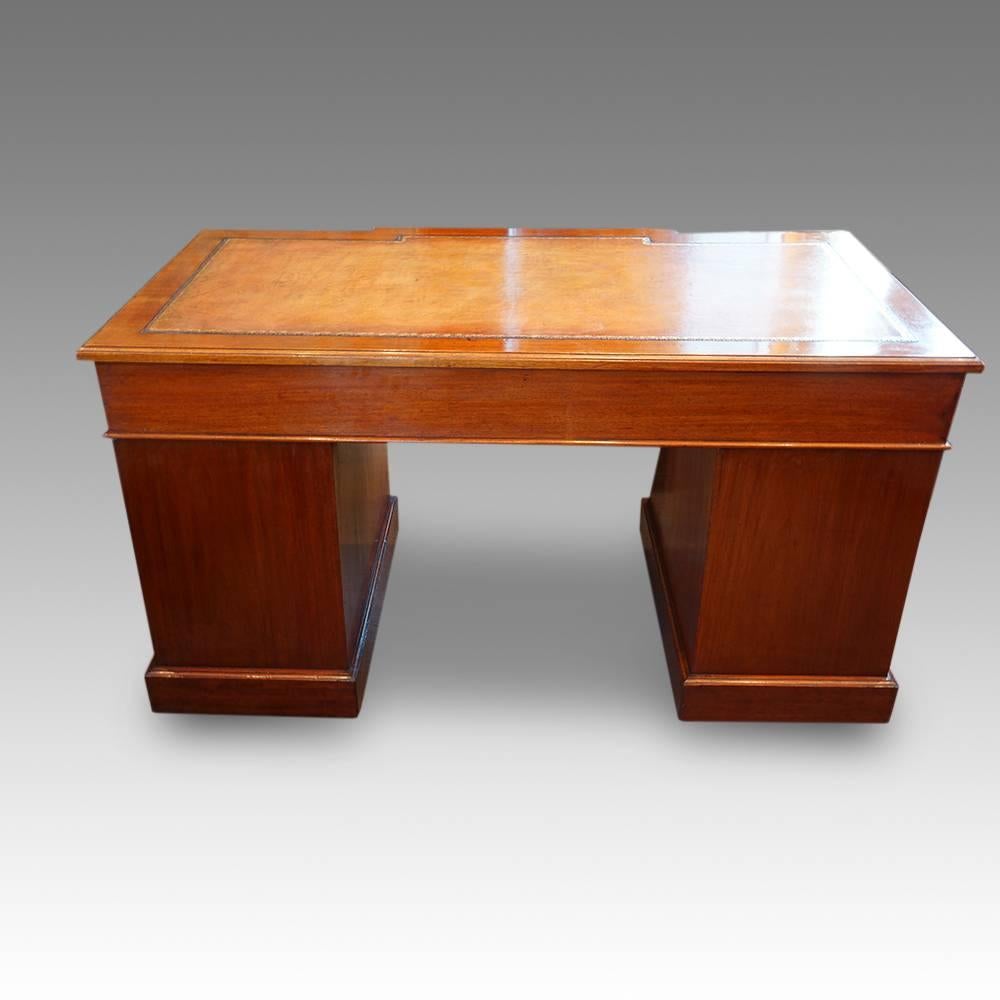 Great Britain (UK) Victorian Walnut Double Pedestal Desk