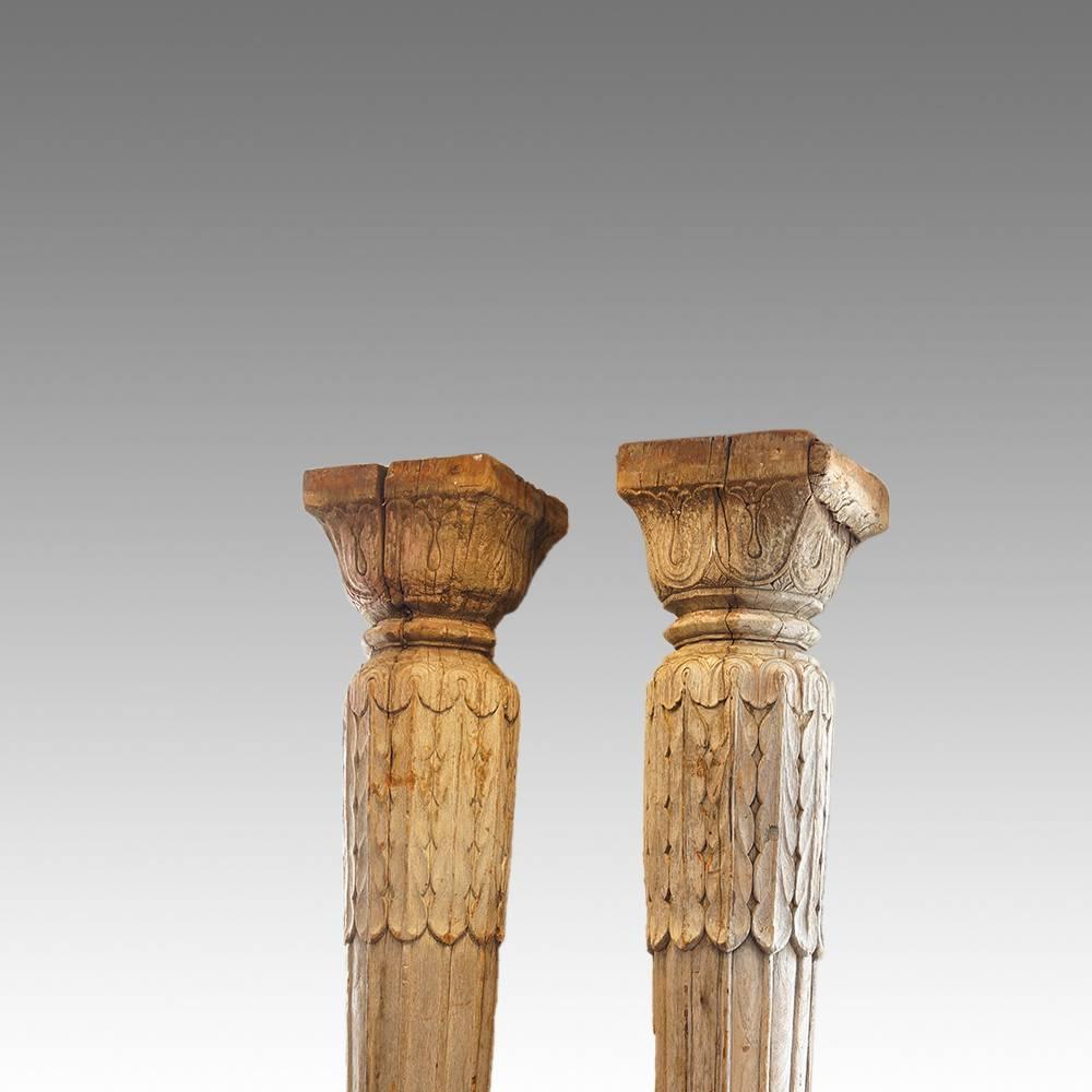 Antique Carved Teak Columns In Distressed Condition In Salisbury, Wiltshire
